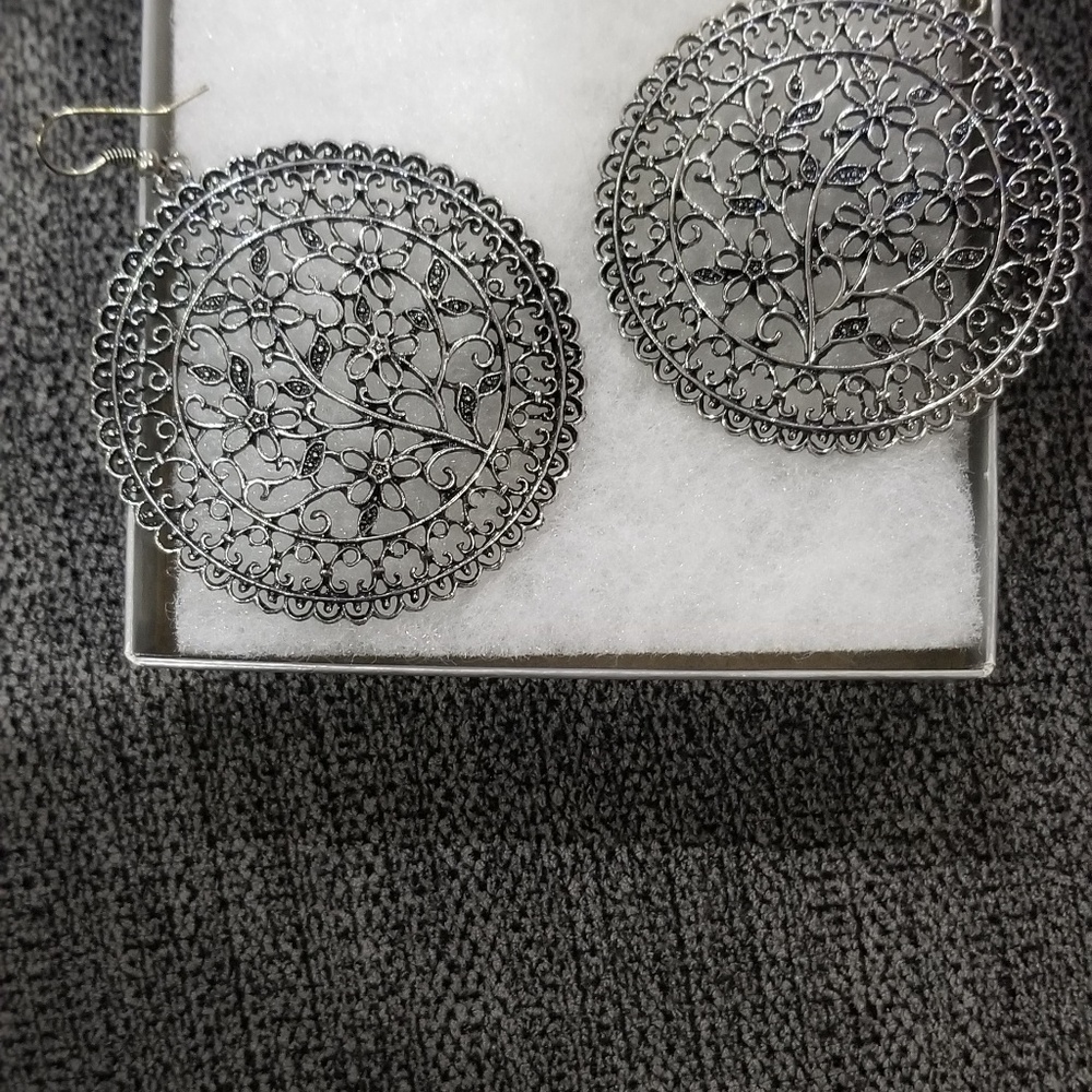 Silver earrings - Picture 3 of 3